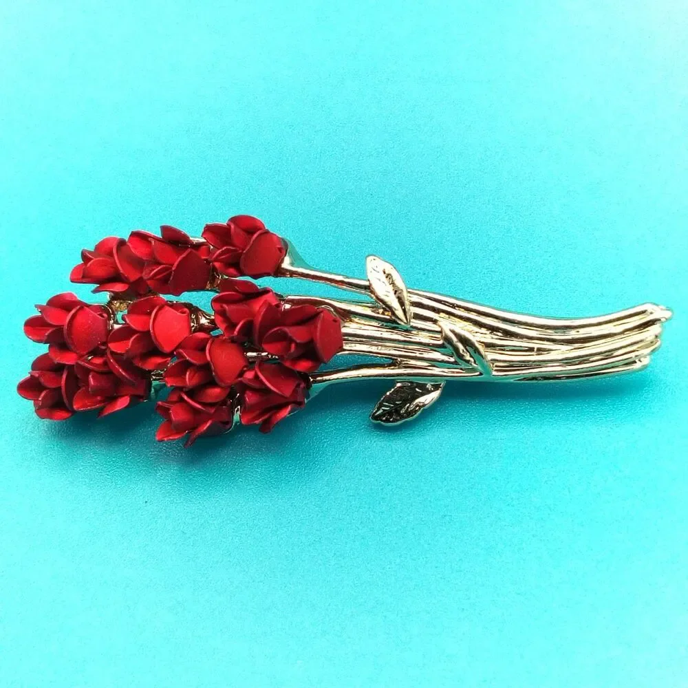 Vintage DM 97 Red Rose Bouquet Brooch Pin Gold Tone Floral Lapel Jewelry
